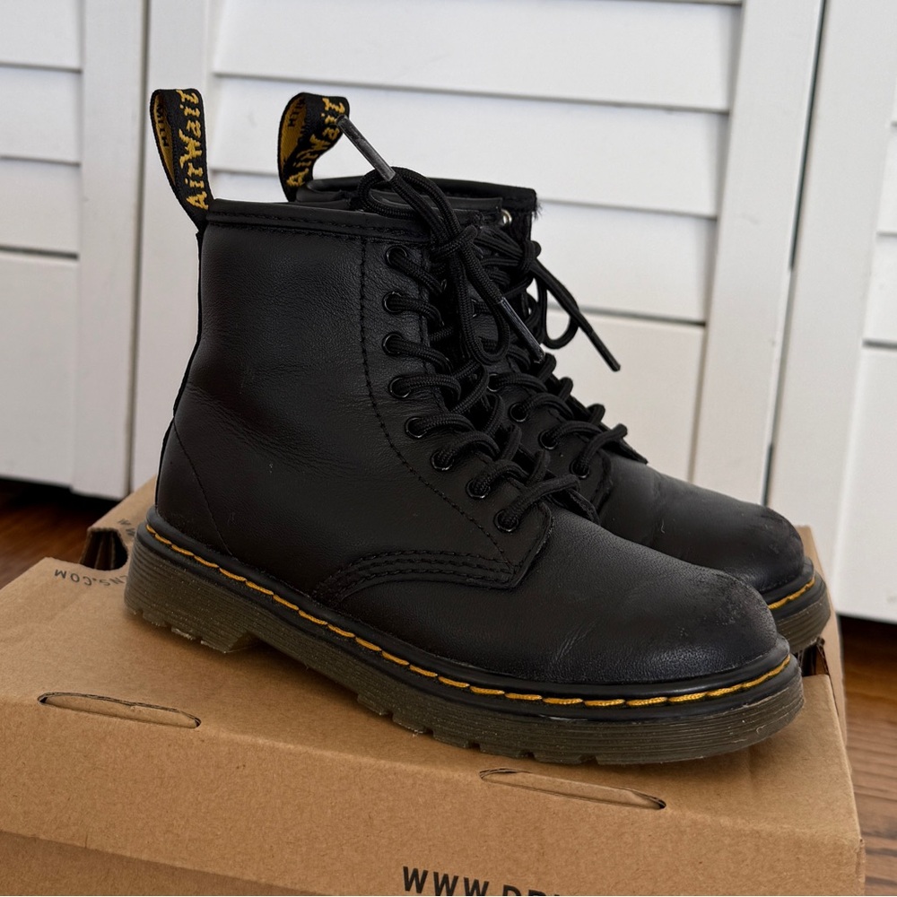 Girls classic black Dr. Marten boots toddler size 9